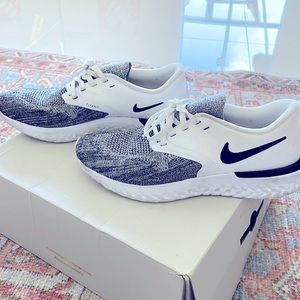 Womens Nike flyknit sneakers